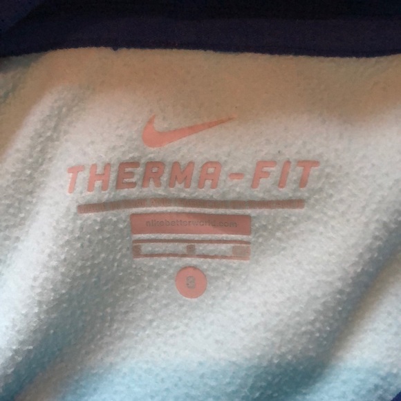 Nike woman’s Therma-Fit sweatshirt - Picture 2 of 3